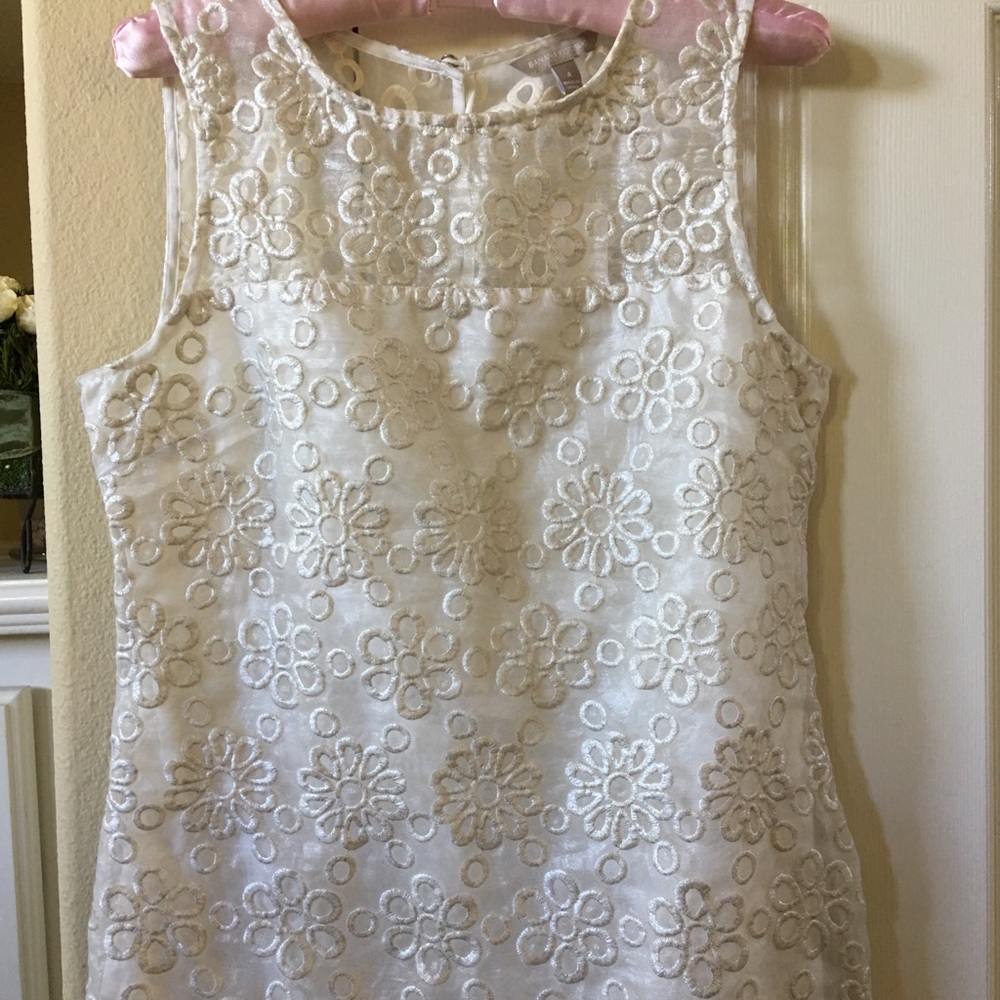 Banana Republic Taffeta white and metallic embroidered sleeveless top size 4